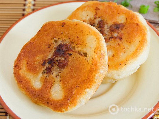 Беляши: рецепт ароматных румяных пирожков с мясом