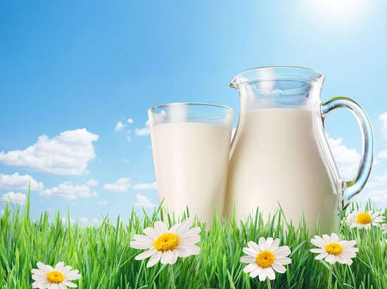 Как выбирать полезное молоко