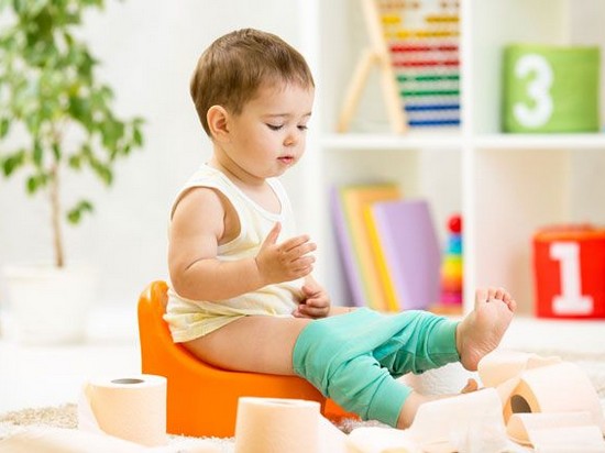 Как надо решать проблемы со стулом у детей?