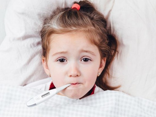 Почему нельзя насильно снижать ребенку температуру