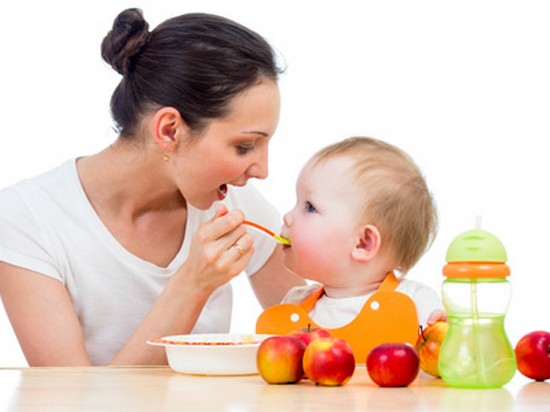 Чем кормить малыша в первый год его жизни