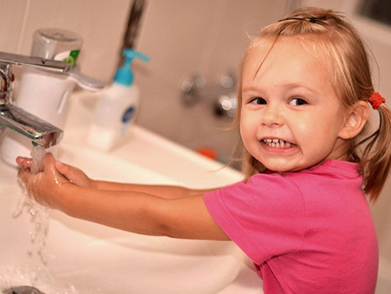 Как уберечь ребенка от болезни грязных рук?