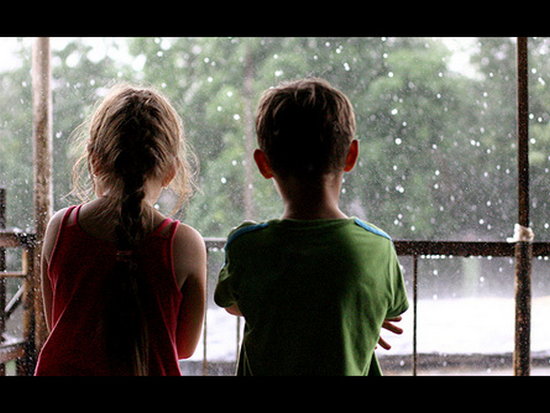 Актуально: чем занять ребенка в дождливую погоду?