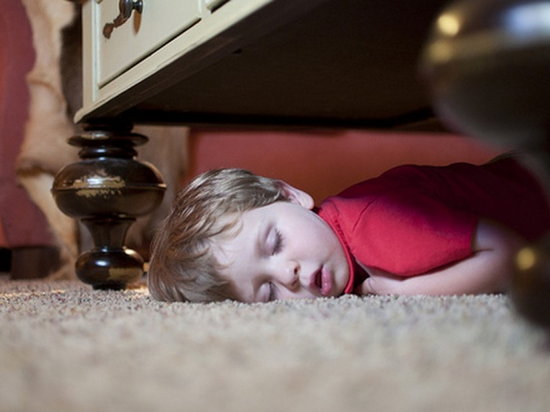 Забавные малыши: как уснуть в любых условиях